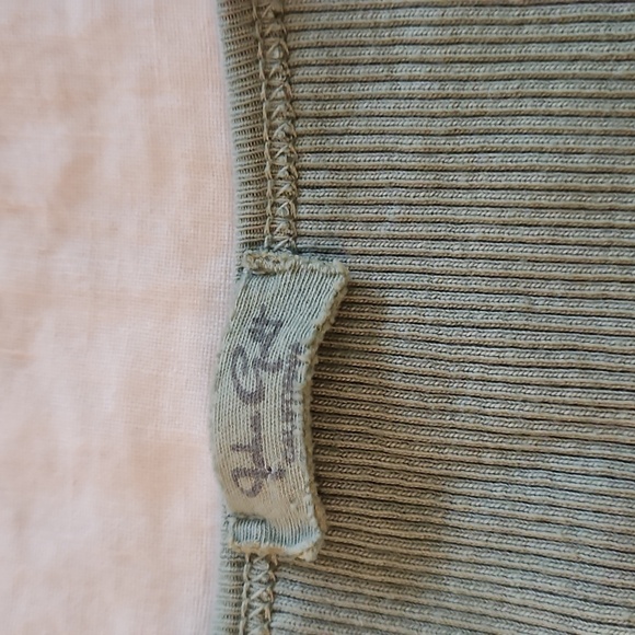 Bundle- 4 Sweet Outfit Pieces - Picture 16 of 16